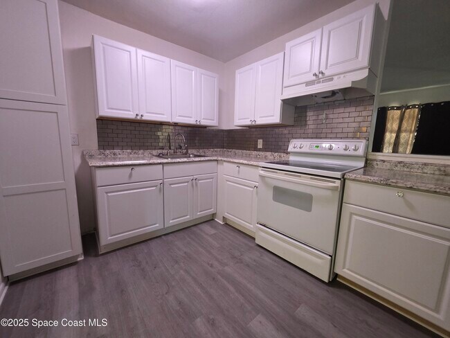 Photo - 747 E University Blvd