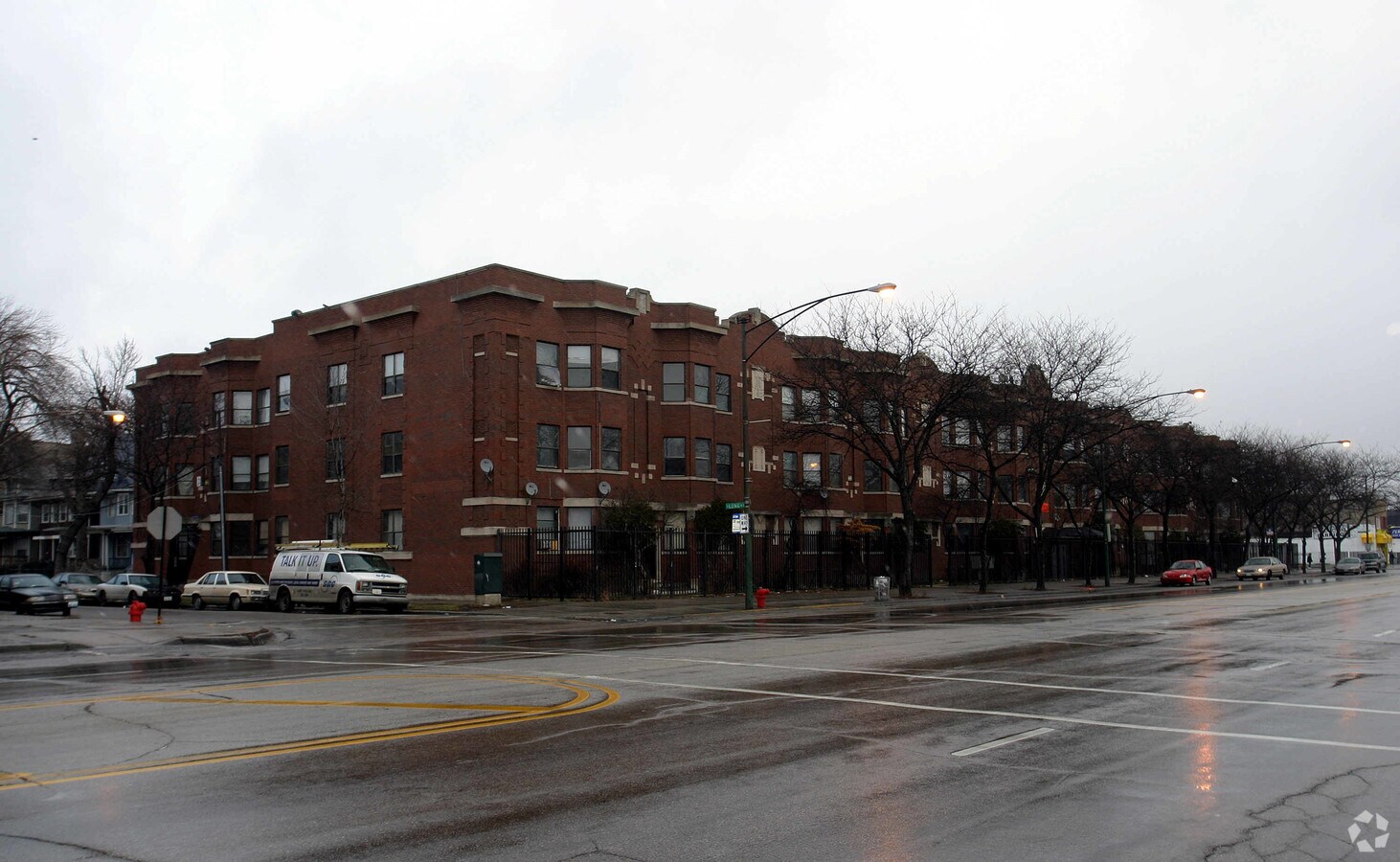 Photo - 5334-5362 W Madison St Apartments
