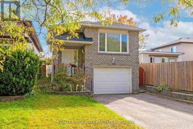 Photo - 102 Turnberry Crescent