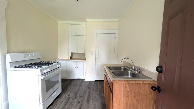 209 Iona Ave Unit 209