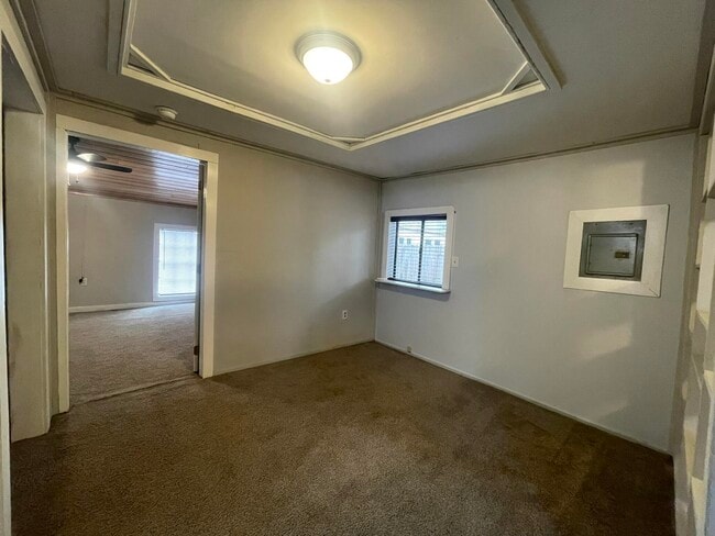 Photo - 909 Mapoles St