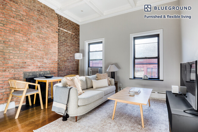 Building Photo - 273 W 10th St Rental