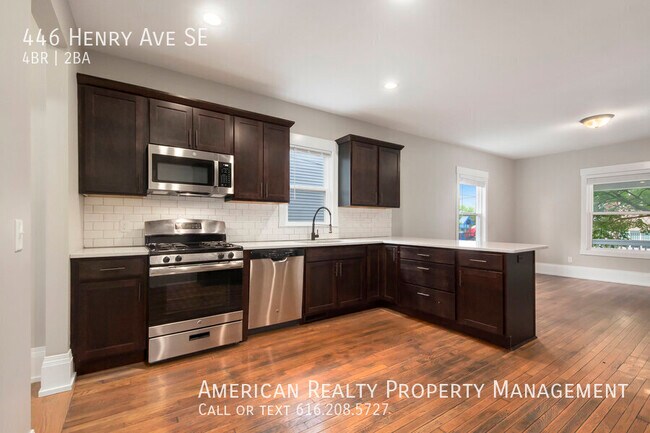 Photo - 446 Henry Ave SE