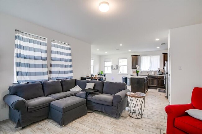 Photo - 283 Fabion St
