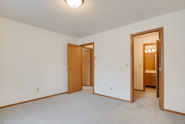 Pine Pointe Apartments