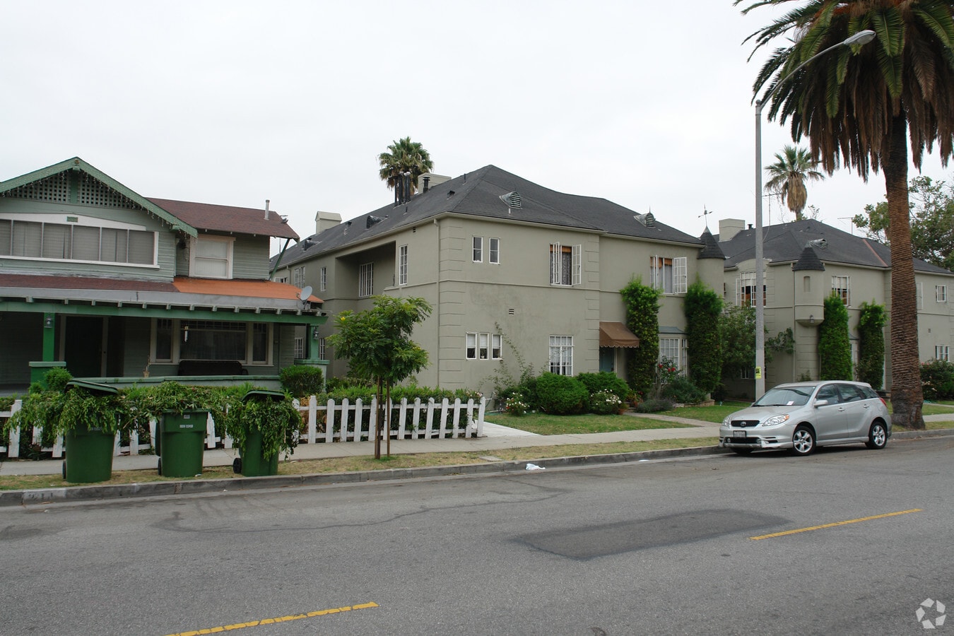 Photo - 209 S Hoover St Apartments