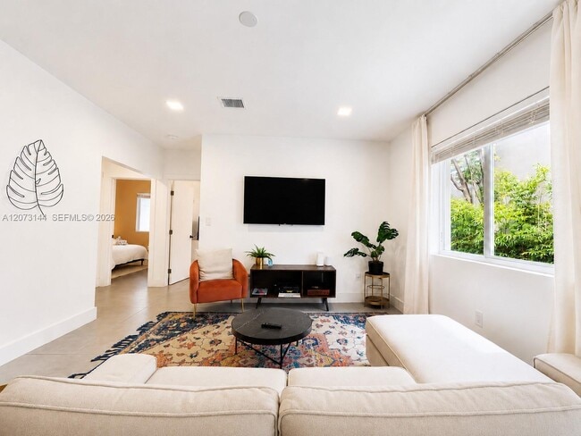 Photo - 220 NW 47th St Unidad B