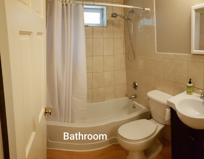 Full bath - 87 Cheryl Ln Unit 1L