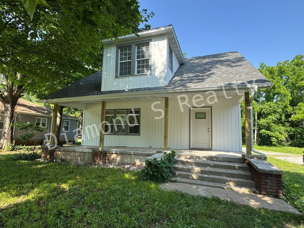 Charming 5 Bedroom off of South National Ave - Charming 5 Bedroom off of South National Ave House