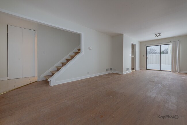 Photo - 102 N Waterford Dr