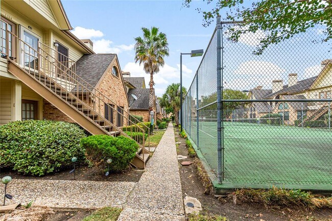 Photo - 2425 Holly Hall St Unidad 124 Rental