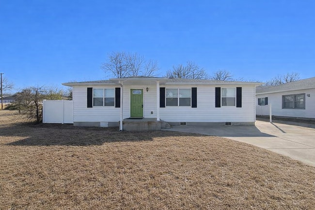 Building Photo - 939 E 6th