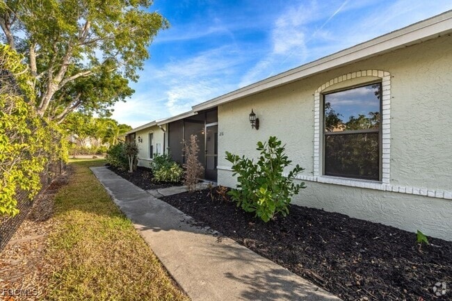 Building Photo - 5113 SW 15th Pl Unit 213 Rental