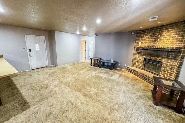 Photo - 7703 N Valdez St