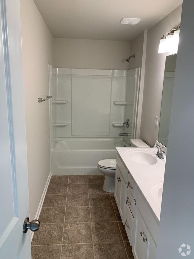 Building Photo - Resort life for your family in the Palisades! Rental