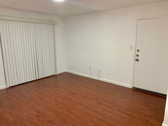Building Photo - Nice 2 Bedroom 1 Bathroom Condo in Fairfield - AVAILABLE NOW!! Unit APT 30