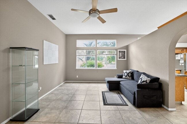 Photo - 680 Canyon Creek Way