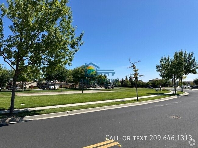 Building Photo - 15979 Crescent Park Cir Rental
