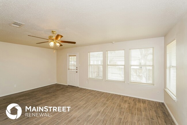 Photo - 605 Snapdragon Ln