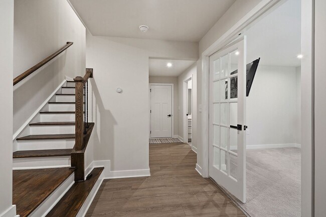 Photo - BEAUTIFUL TOWNHOME IN A GREAT AMENTIES!