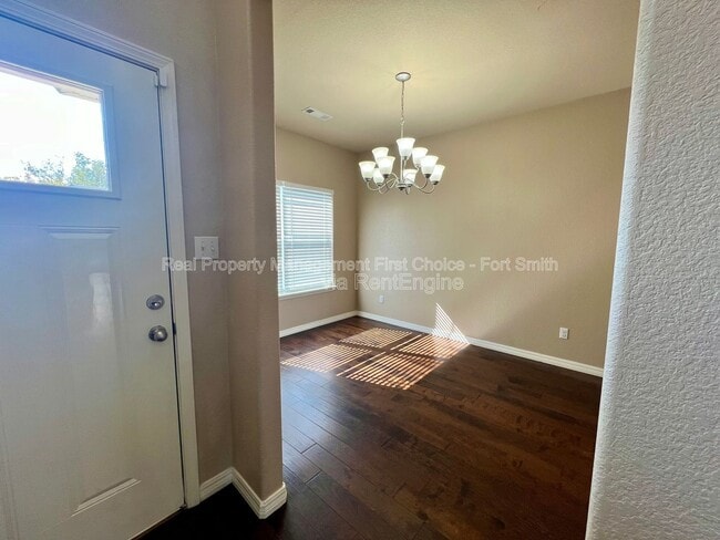 Photo - 615 Ridge Point Dr