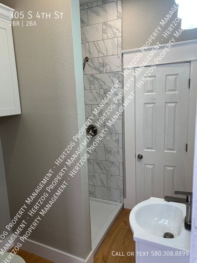 Photo - 305 S 4th St