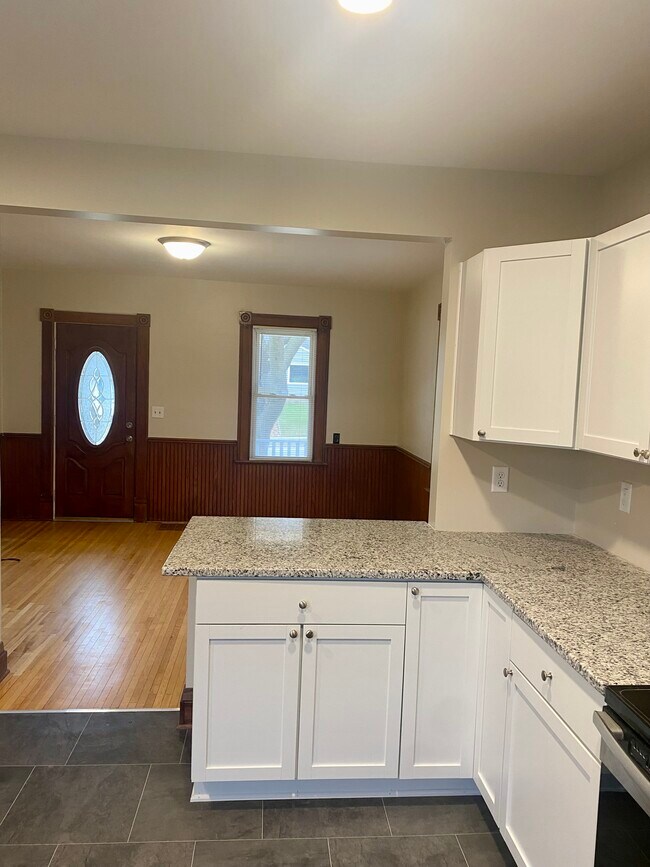 Kitchen - 436 Glendale St