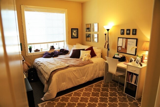 5 Private Rooms, 4.5 Bathrooms - 5 Private Rooms, 4.5 Bathrooms House