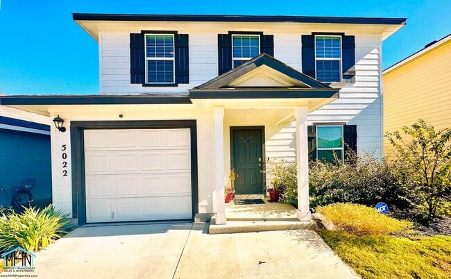 Building Photo - Welcome to Your Dream Home! A Stunning 2-story House with 4 spacious bedrooms and 2.5 baths!