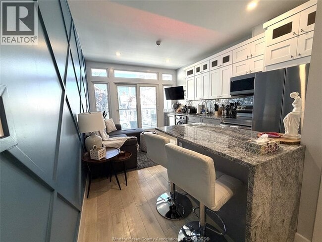 Photo - 477 Pelissier St Unit 7