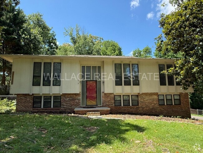 Building Photo - 4 BEDROOM HOUSE IN KINGS GATE SUBDIVISION ...