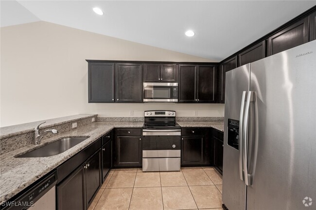 Building Photo - 153 SE 12th Terrace Rental
