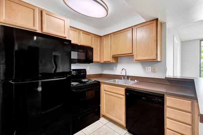 Building Photo - TWO BEDROOM TWO BATHROOM!! WATERFRONT COMMUNITY!! Unit -1