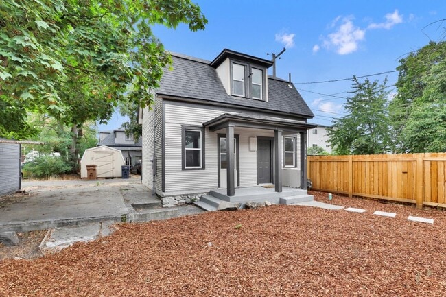 Building Photo - Lovely 1-Bedroom Unit in the heart of Spokane Rental