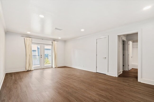 Photo - SPRINGHILL OAKS CONDOMINIUMS