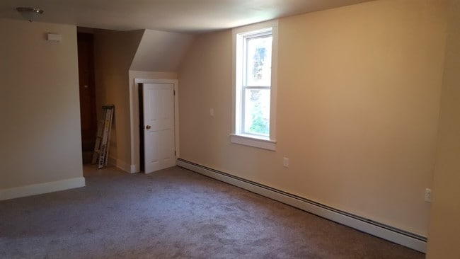 Fotografía del edificio - 55 E Courtney St Unidad LOWER FRONT