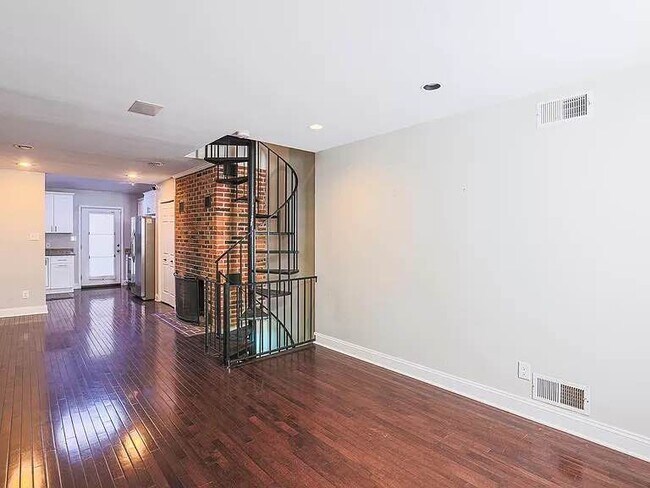 Photo - 748 McHenry St