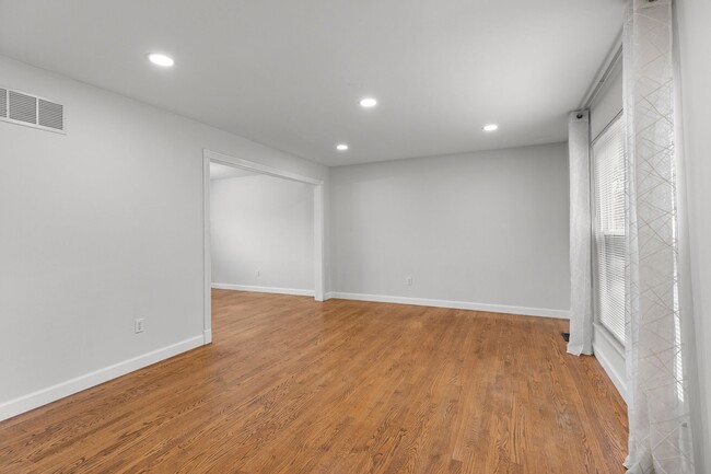 Photo - 701 Oak Run Ln