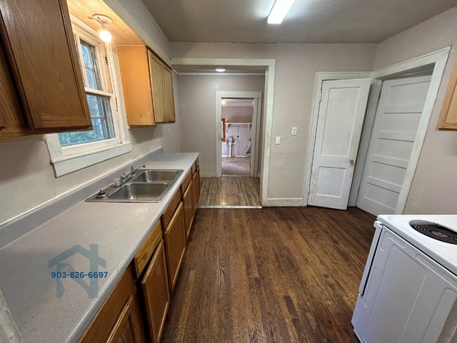 Photo - 503 Wills St