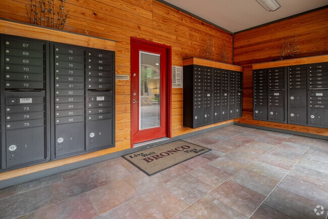 Leasing Office Exterior