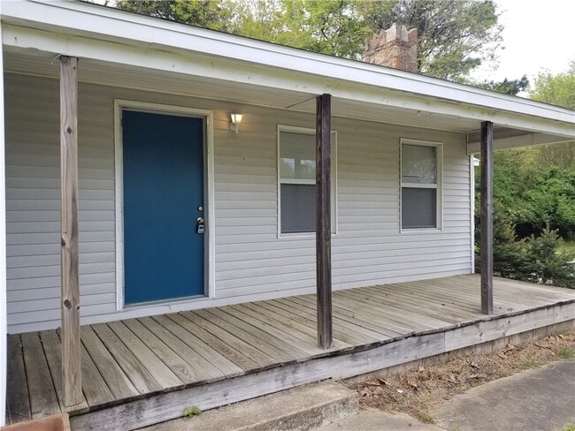 1511 N Old Wire Rd