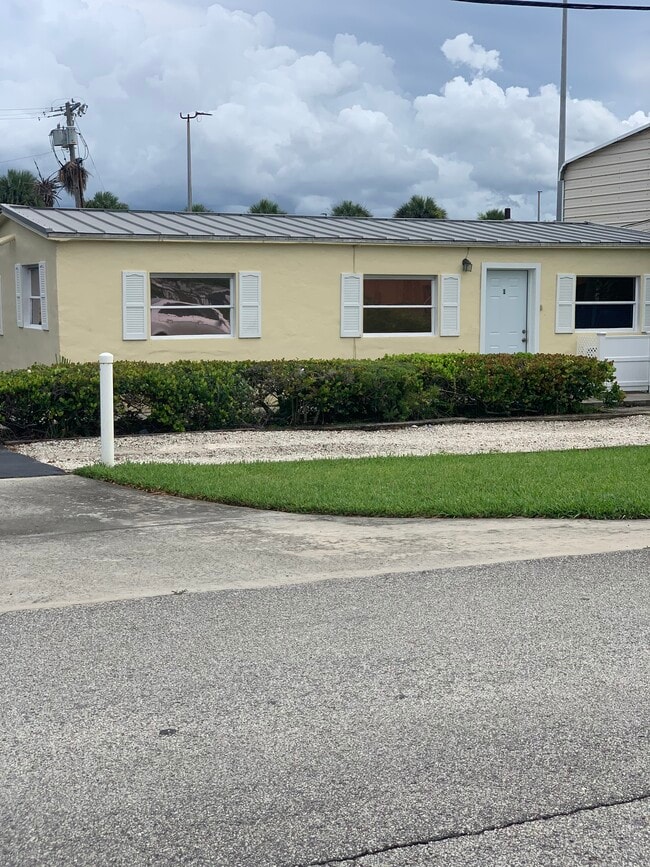 Building Photo - 303 Indian Hills Dr Unit 2