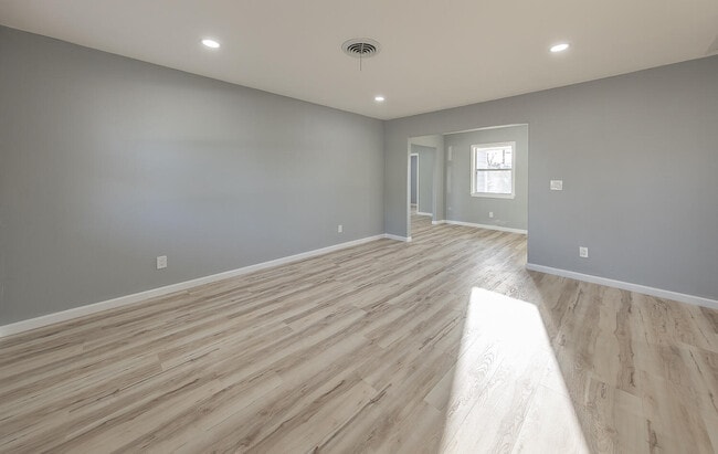 Photo - 5409 Ave D
