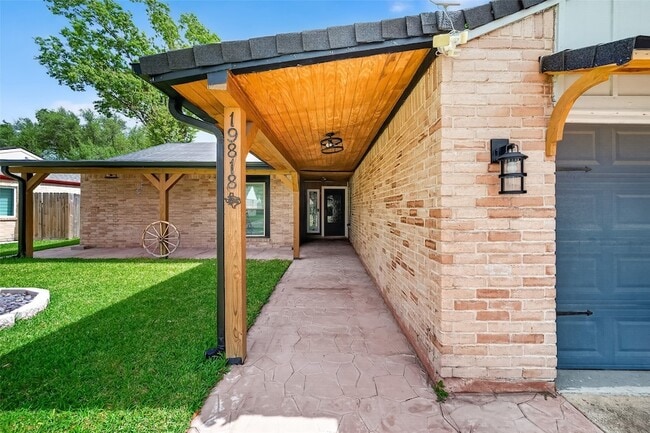 Photo - 19818 Packwood Dr