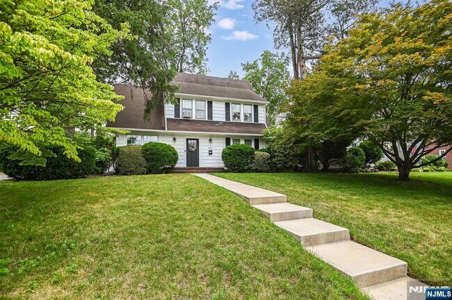 Photo - 669 Doremus Ave