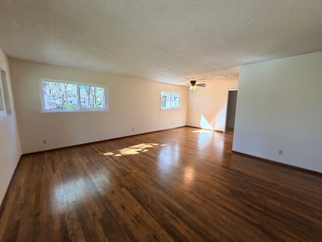 Photo - Just listed! Well maintained home in great location!