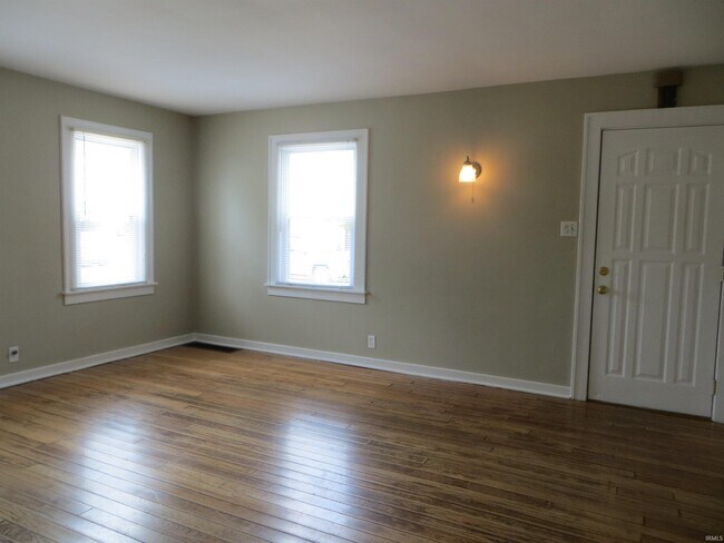 Photo - 2024 E 3rd St