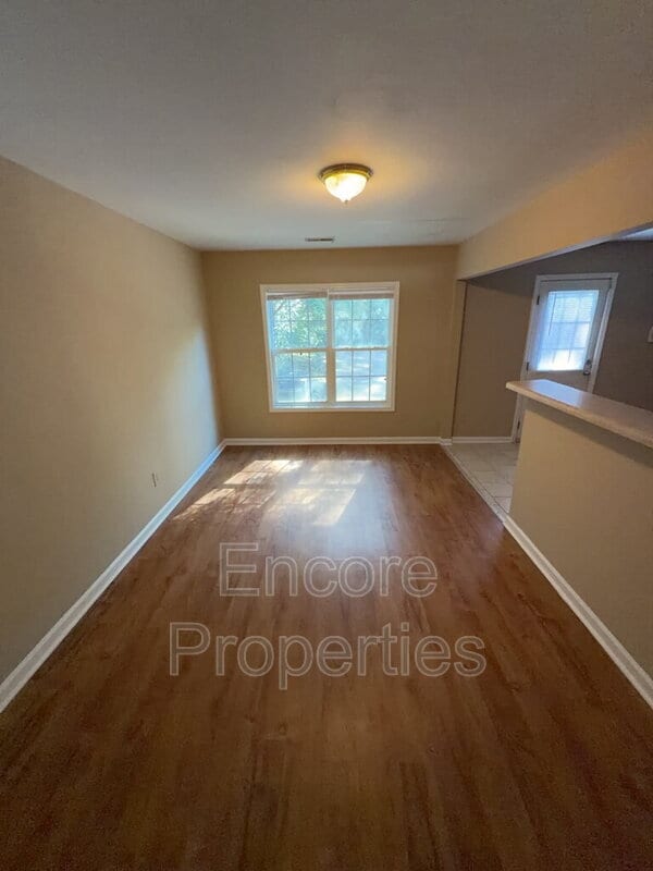 Photo - 2004 Hart St