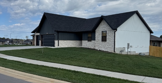 Photo - 896 S Silverwood Ln