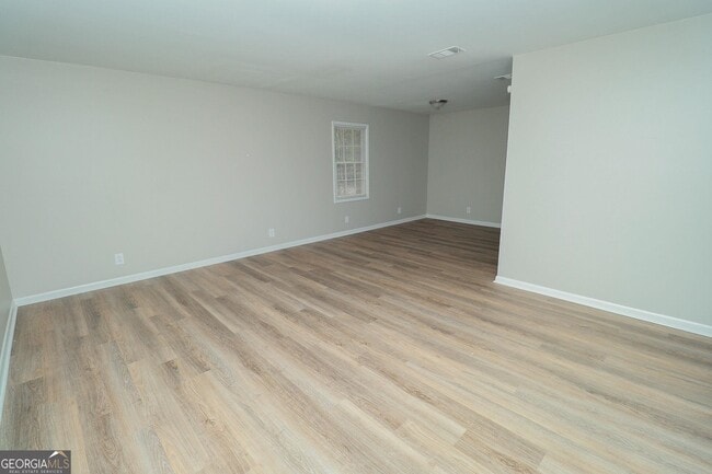 Photo - 3323 Victory Ct E